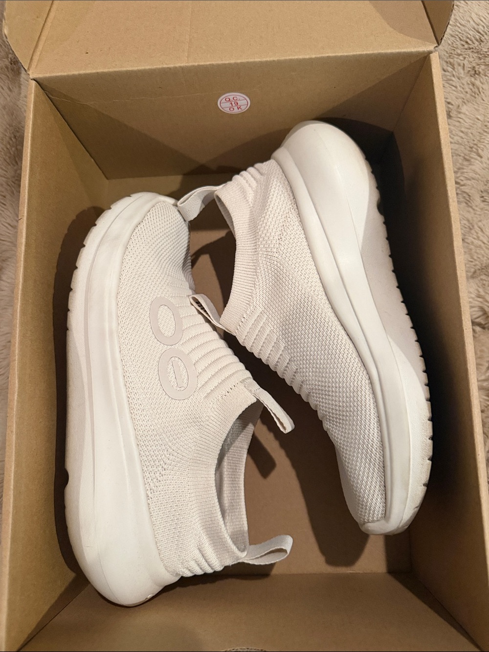 OOFOS Women's OOmy zen Zero Slip-On Sneaker